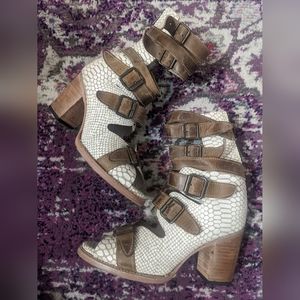 BOND SANDAL FREEBIRD BY STEVEN